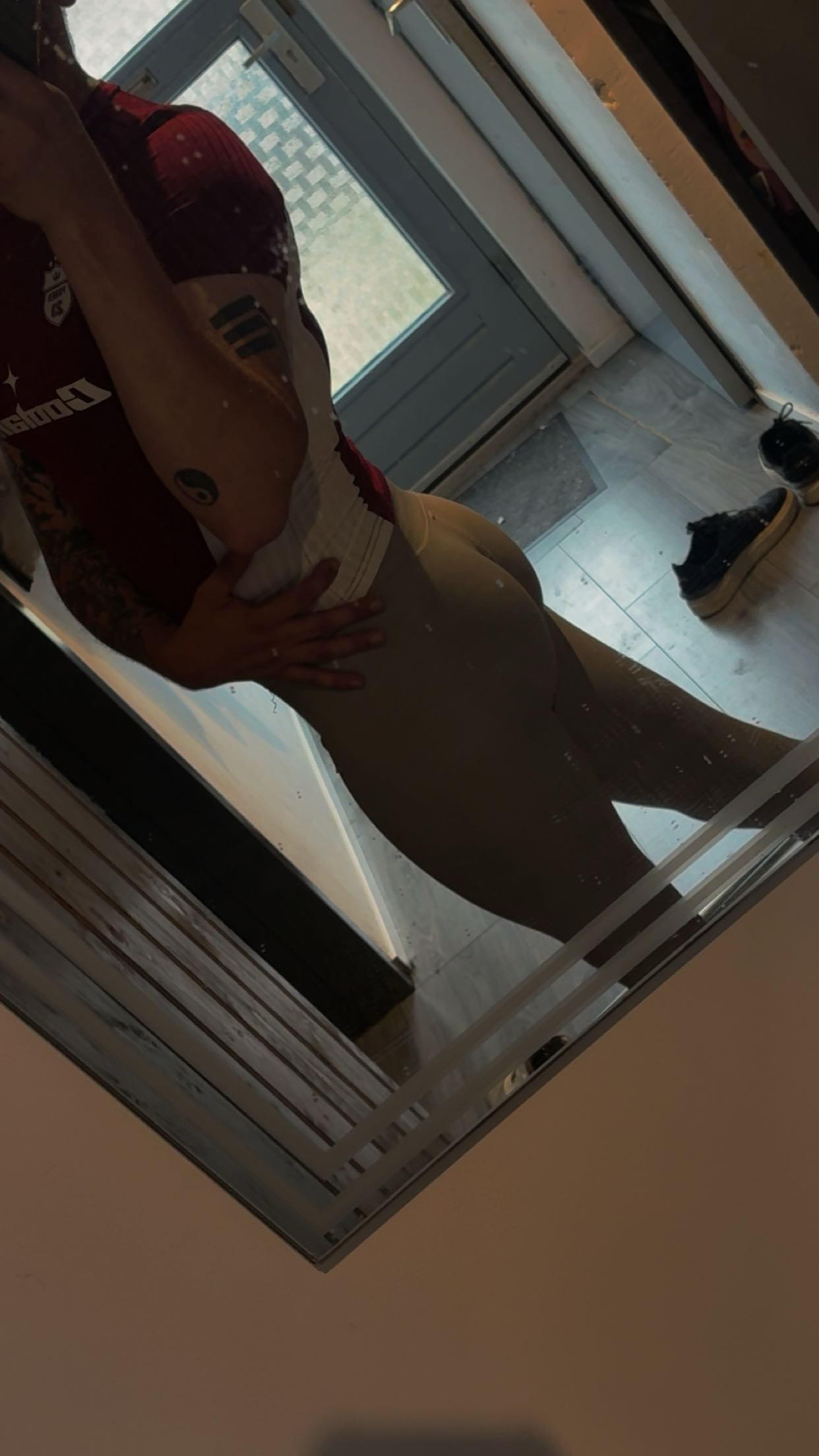 Steamy Nina gallery image 4
