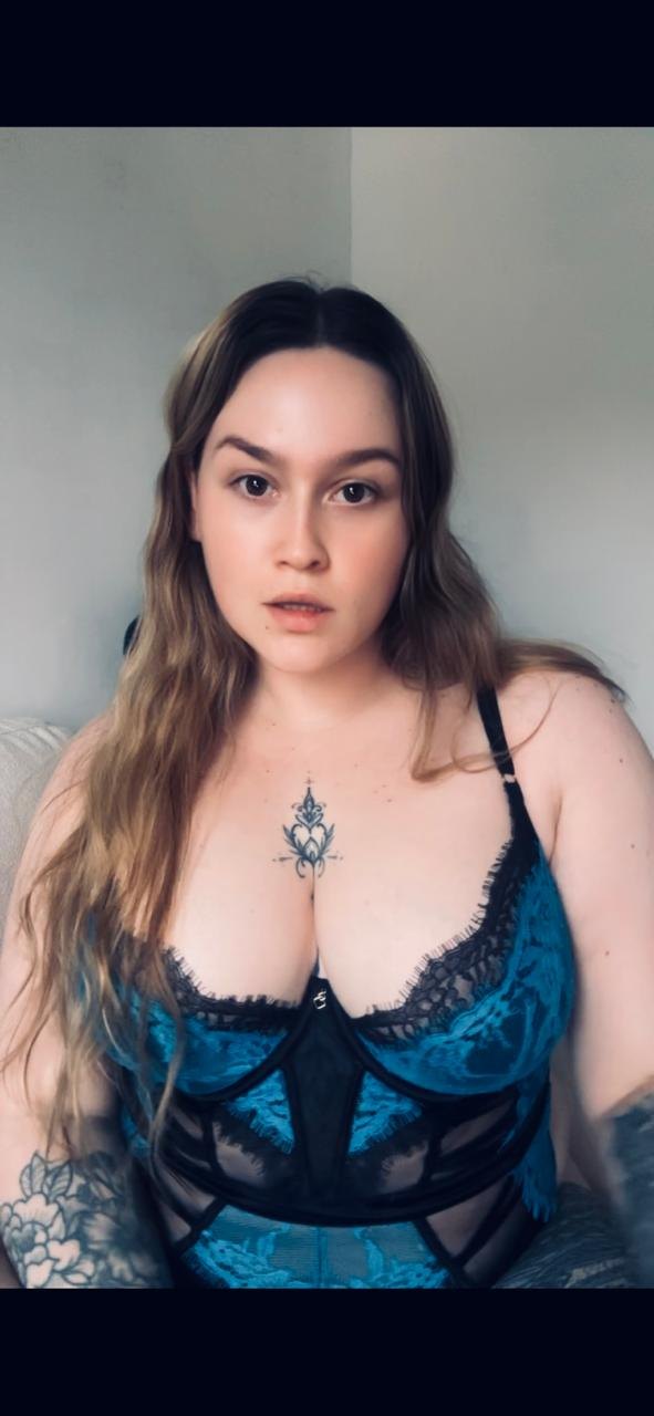 CurvyScarlett gallery image 2